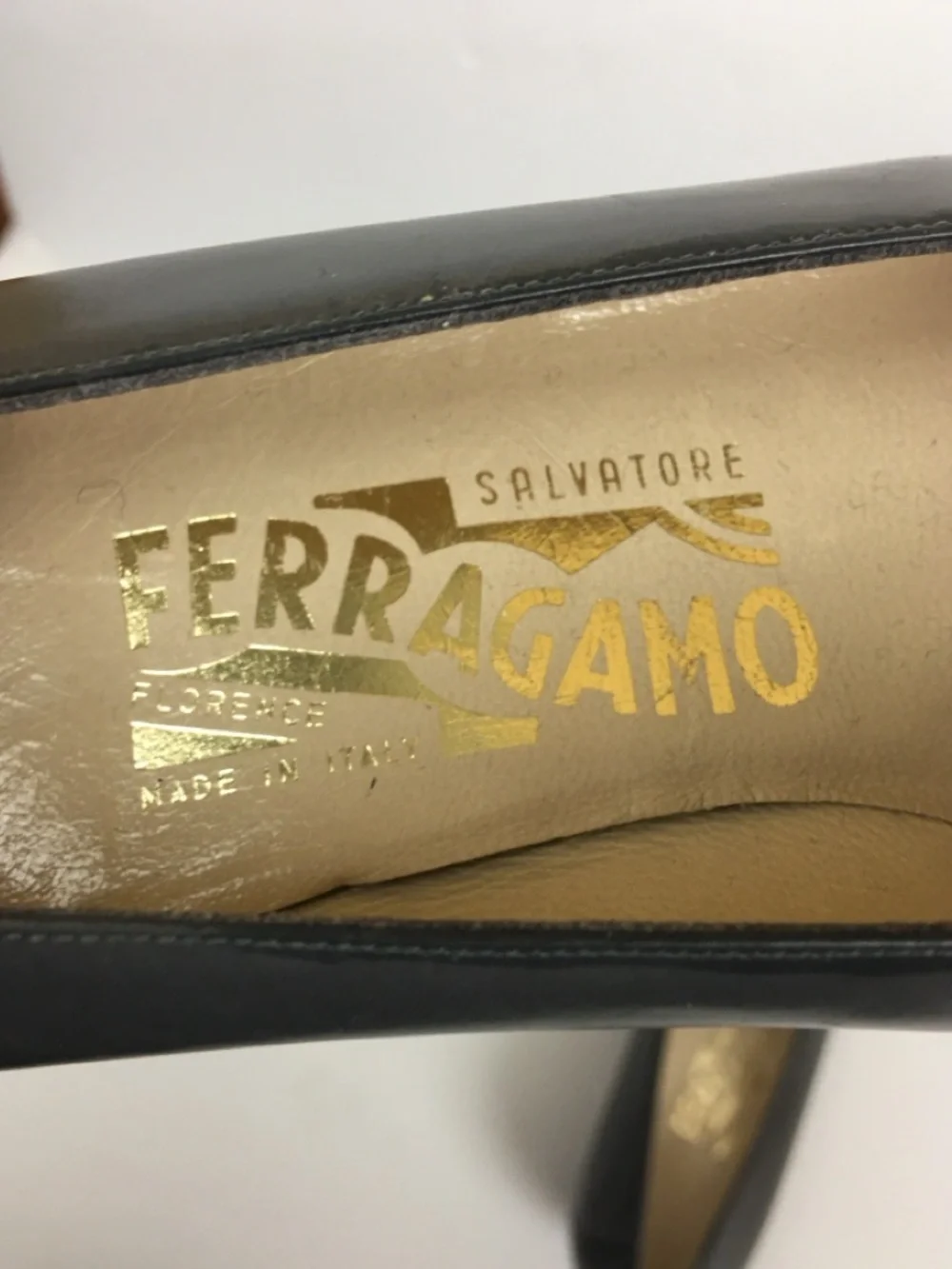 Salvatore Ferragamo Iconic Classic Grey Leather Vara Bow Kitten Heels  6B - Picture 7 of 12